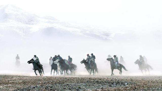 女用器具：人与自然的生命共感：“雪”意象与人生之境